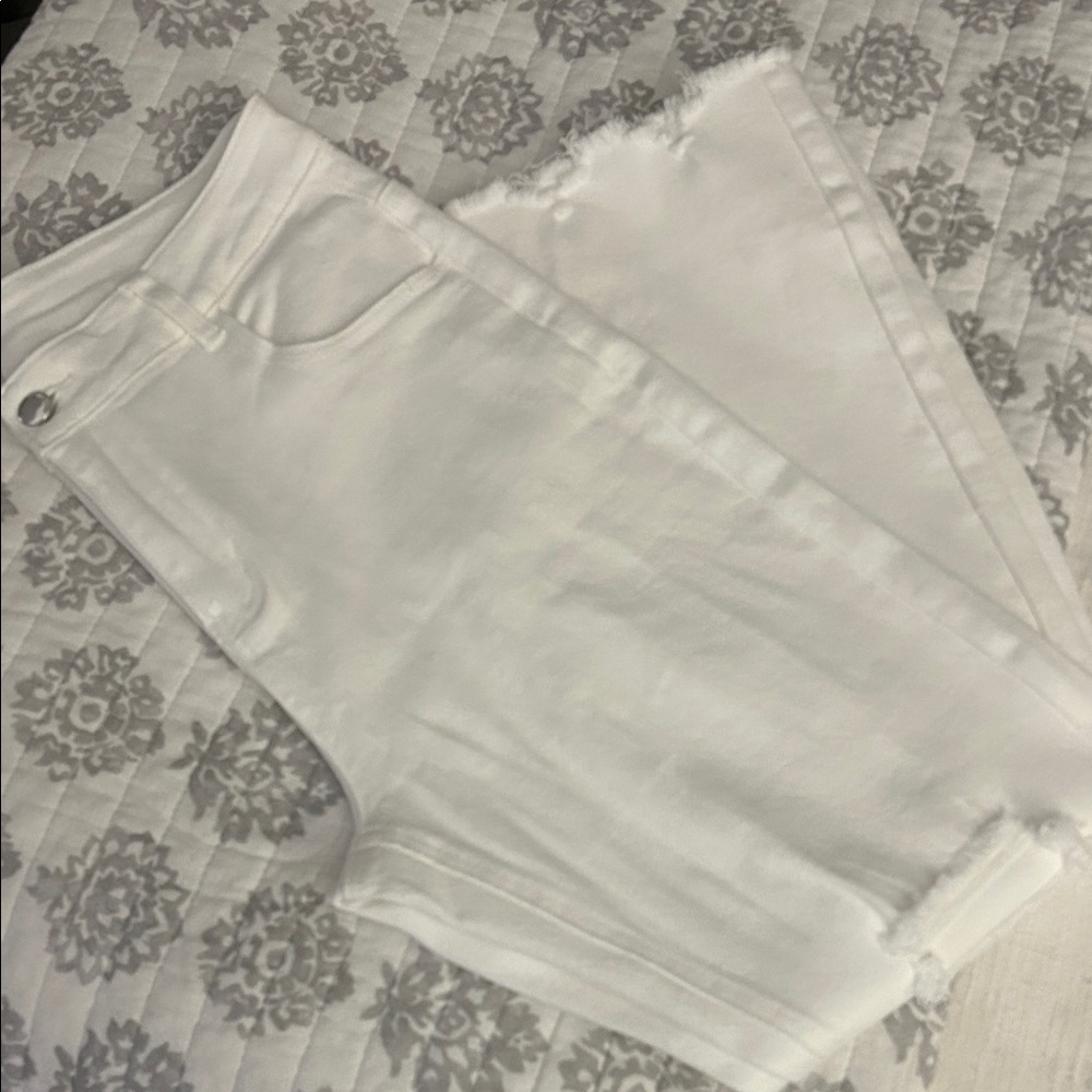 ⚜️ Stylish White Distressed Women Jeans
